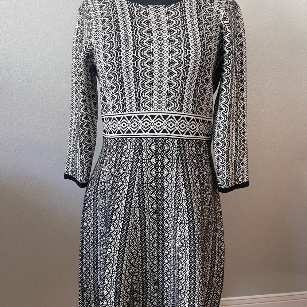 Nina Leonard Black and White Long Sleeve Patterned Dress